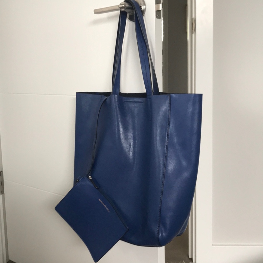 Banana Republic blue leather tote bag